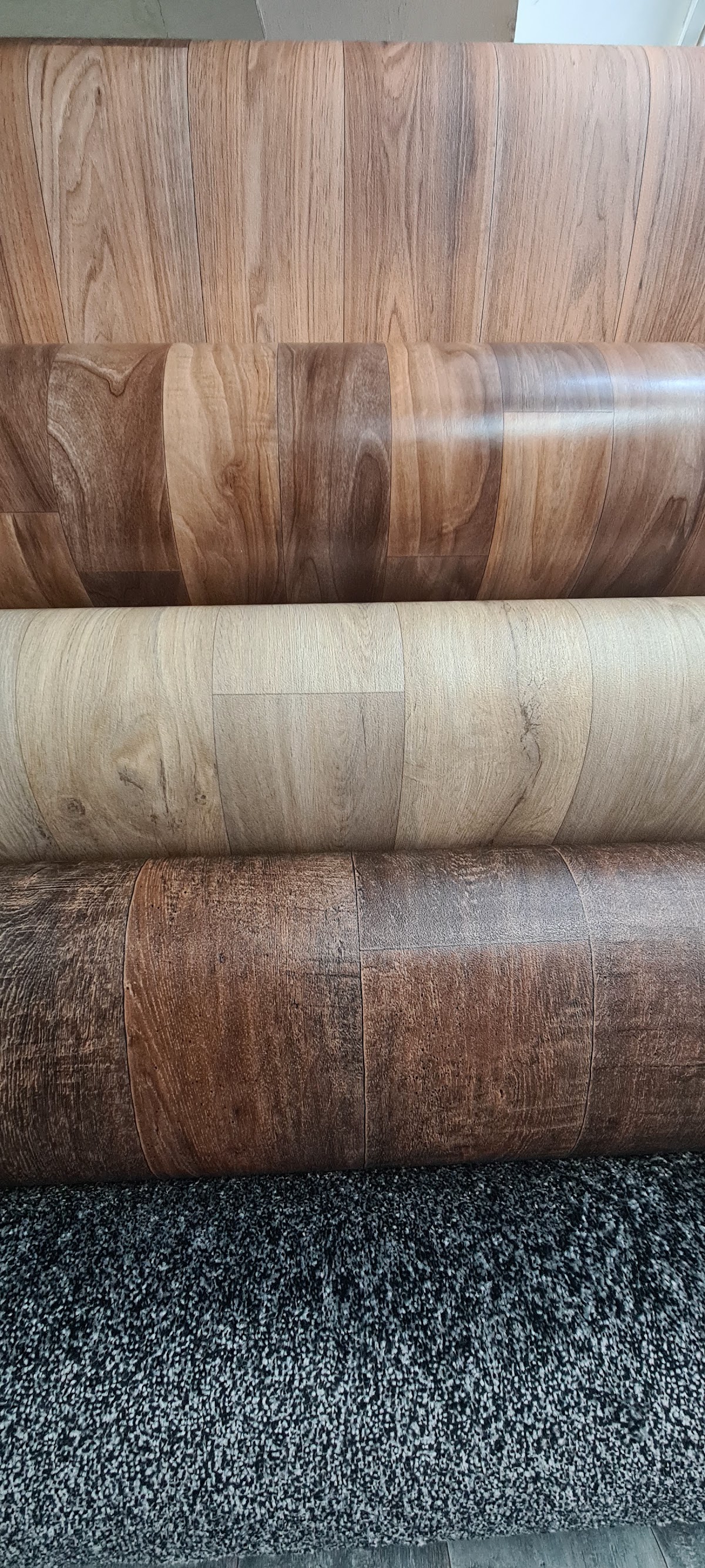 Wood effect vinyl flooring rolls